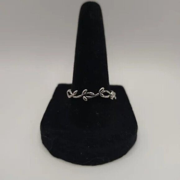 Nature-Inspired Leaf Vine Ring Size 8 (NWOT) - Picture 4 of 4